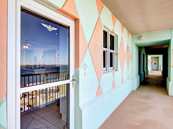 Enterence to Apt 1502