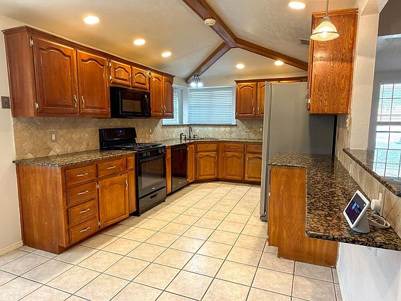 4th image of 520 Sumac Pl