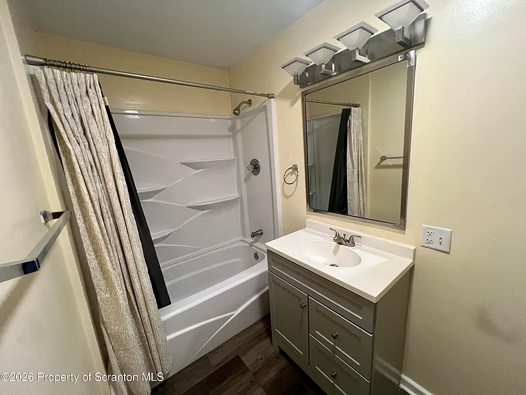 1733 Lakeside Dr — Photo 7