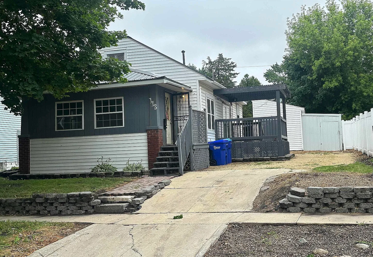 2 bed, 816 sqft, $887 — Photo 1