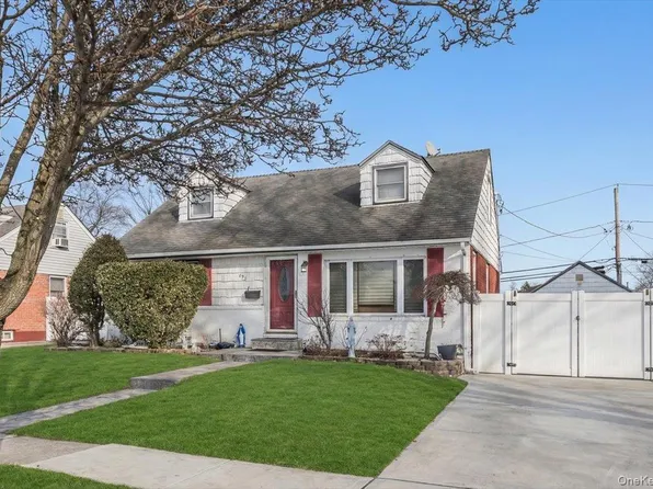 597 Seminole Road, Franklin Square, NY 11010