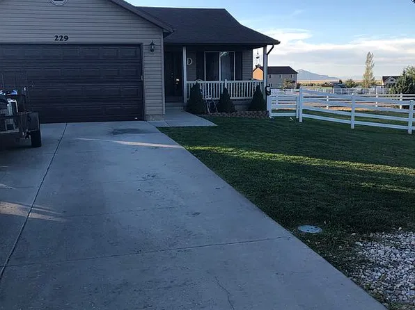 229 Alexander Ct, Grantsville, UT 84029