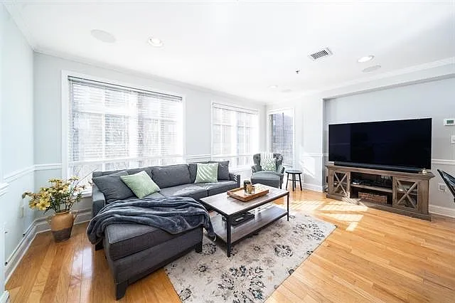 1331 Grand St #307 — Photo 1