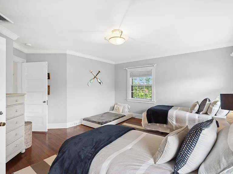 37 Beach Ln — Photo 21