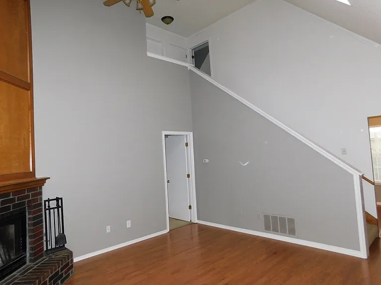 2123 Lakecrest Dr — Photo 4