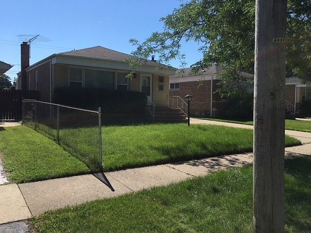 1st image of 14033 S Hoxie Ave