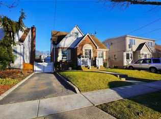 223 Madison St, Franklin Square, NY 11010