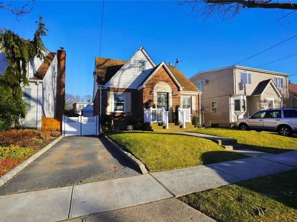 223 Madison Street, Franklin Square, NY 11010