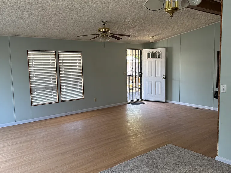 6854 Jasmine Ave — Photo 3