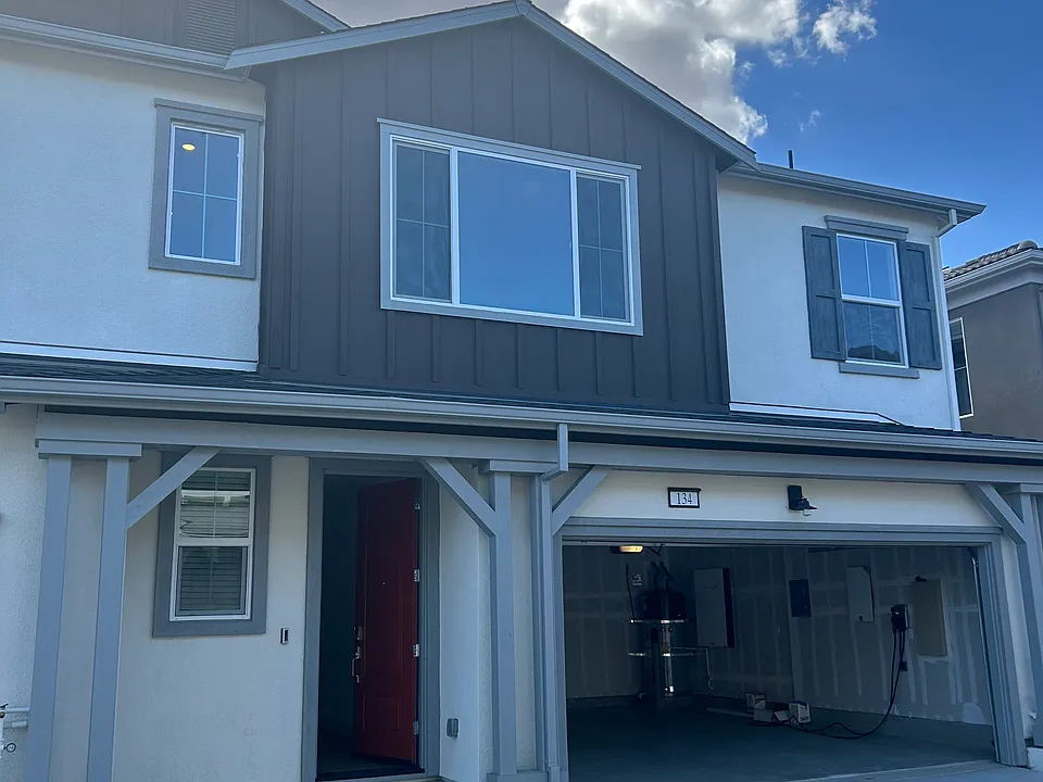 134 W Idyllwild Pl