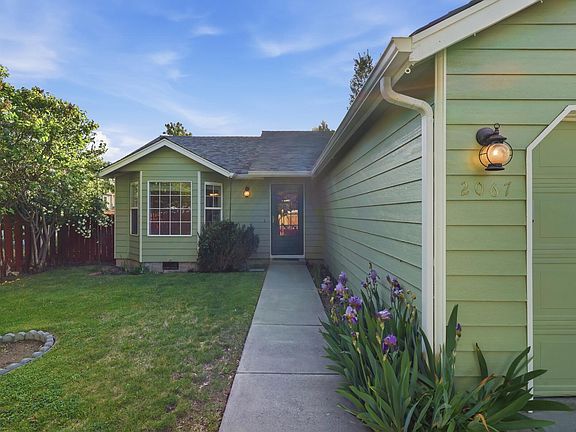 3rd image of 2067 SW 30th St