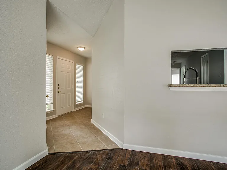 2530 Wheelwright Ln — Photo 9