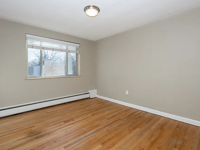 Kent Apartments — Photo 59