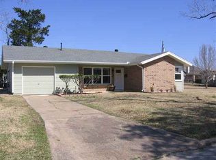 880 Connecticut St, Bridge City, TX 77611
