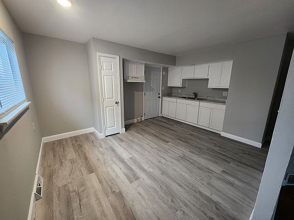 2nd image of 2048 Grasmere Ave