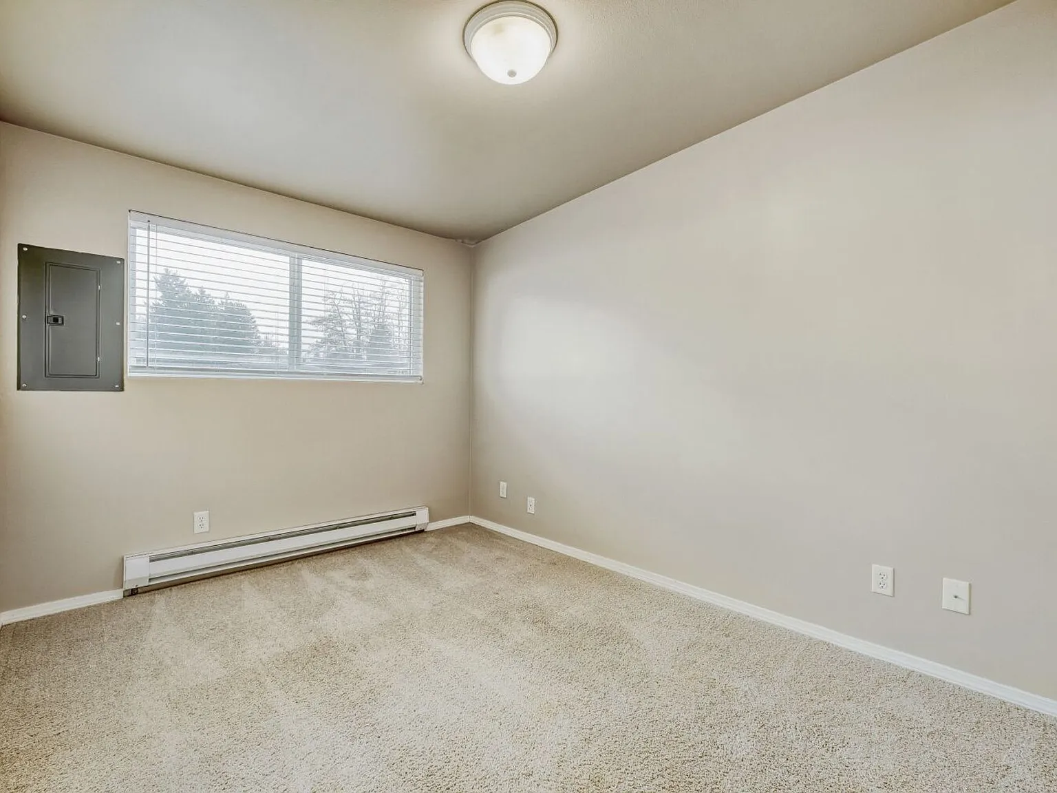 639 Kent — Photo 3