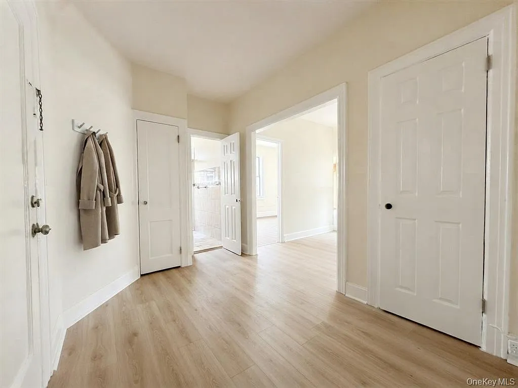 2 bed, 1000 sqft, $2,300 — Photo 1