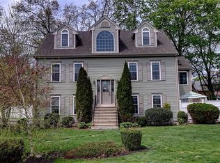 176 Lonsdale Farm Rd, Cumberland, RI 02864