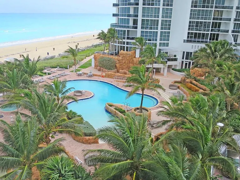 18201 Collins Ave #1705 — Photo 27