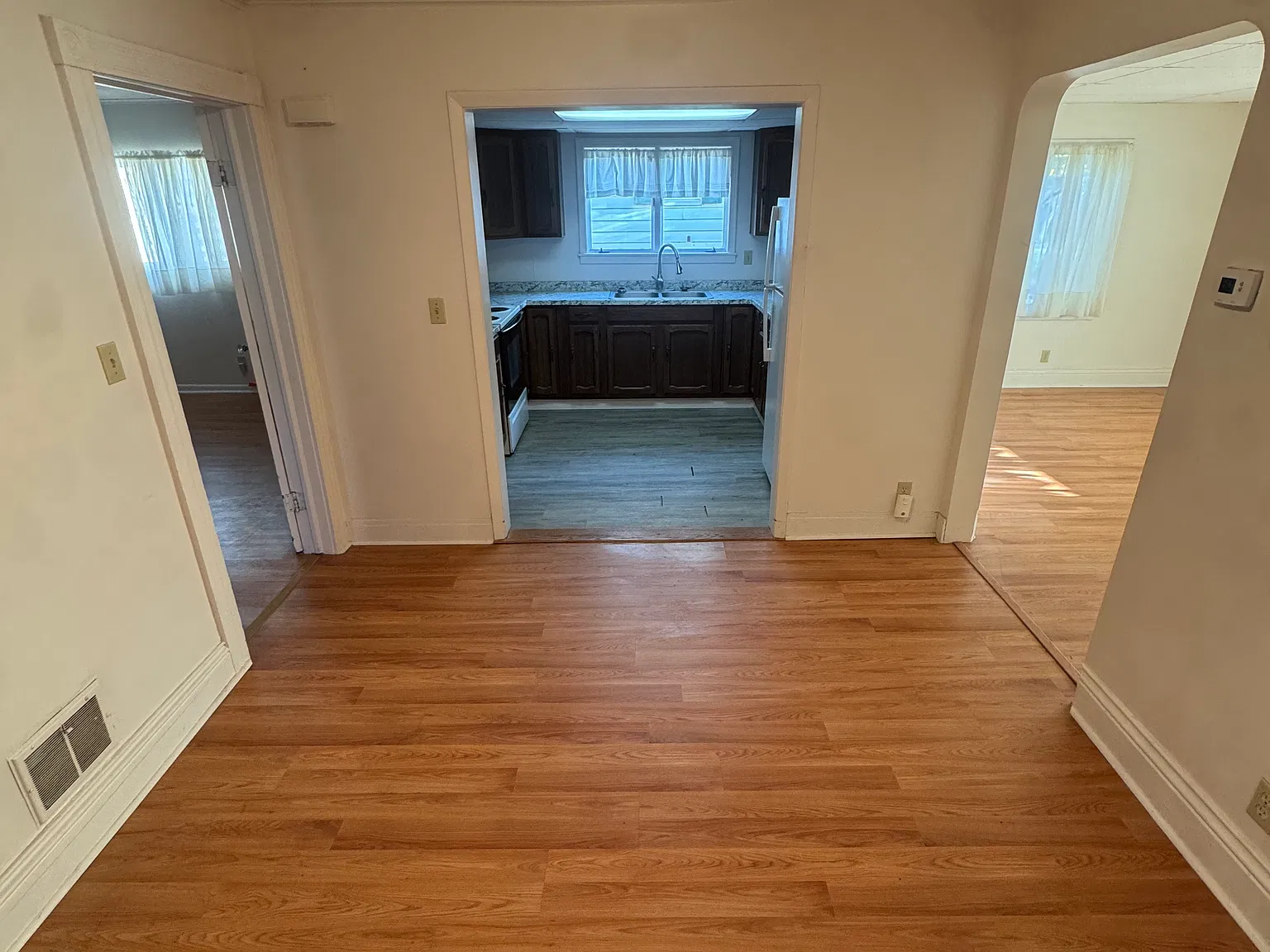 1 bed, 1200 sqft, $1,250 — Photo 3