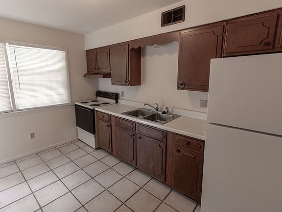2nd image of 2816 Leeway Dr APT 2