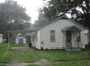 202 Park St, Cisne, IL 62823