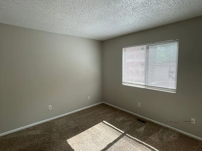 2609 E Dale St. — Photo 35