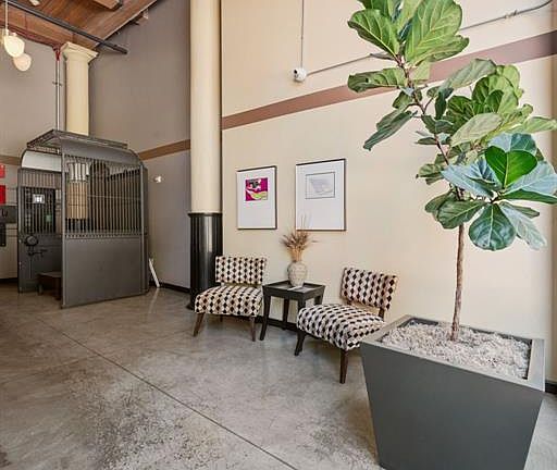 4th image of 1015 Washington Ave APT 407