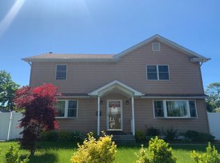 21 E Avon Dr, Amityville, NY 11701