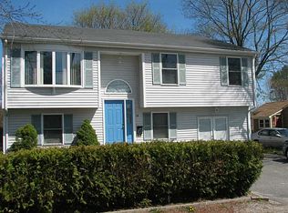 20 Hewes St, Cumberland, RI 02864