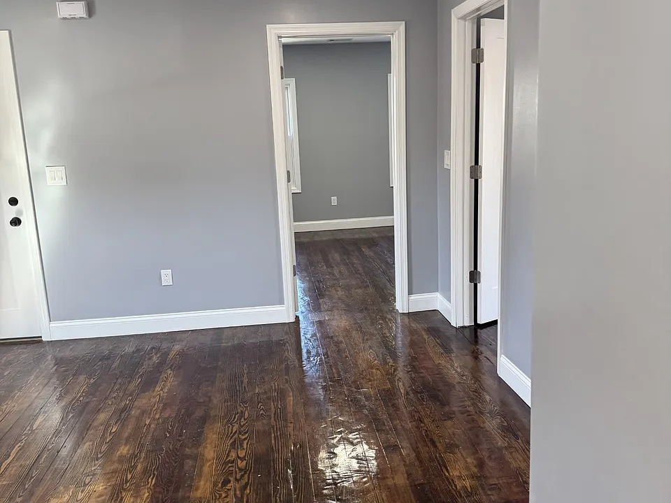 8 Bridgeport Ave #8