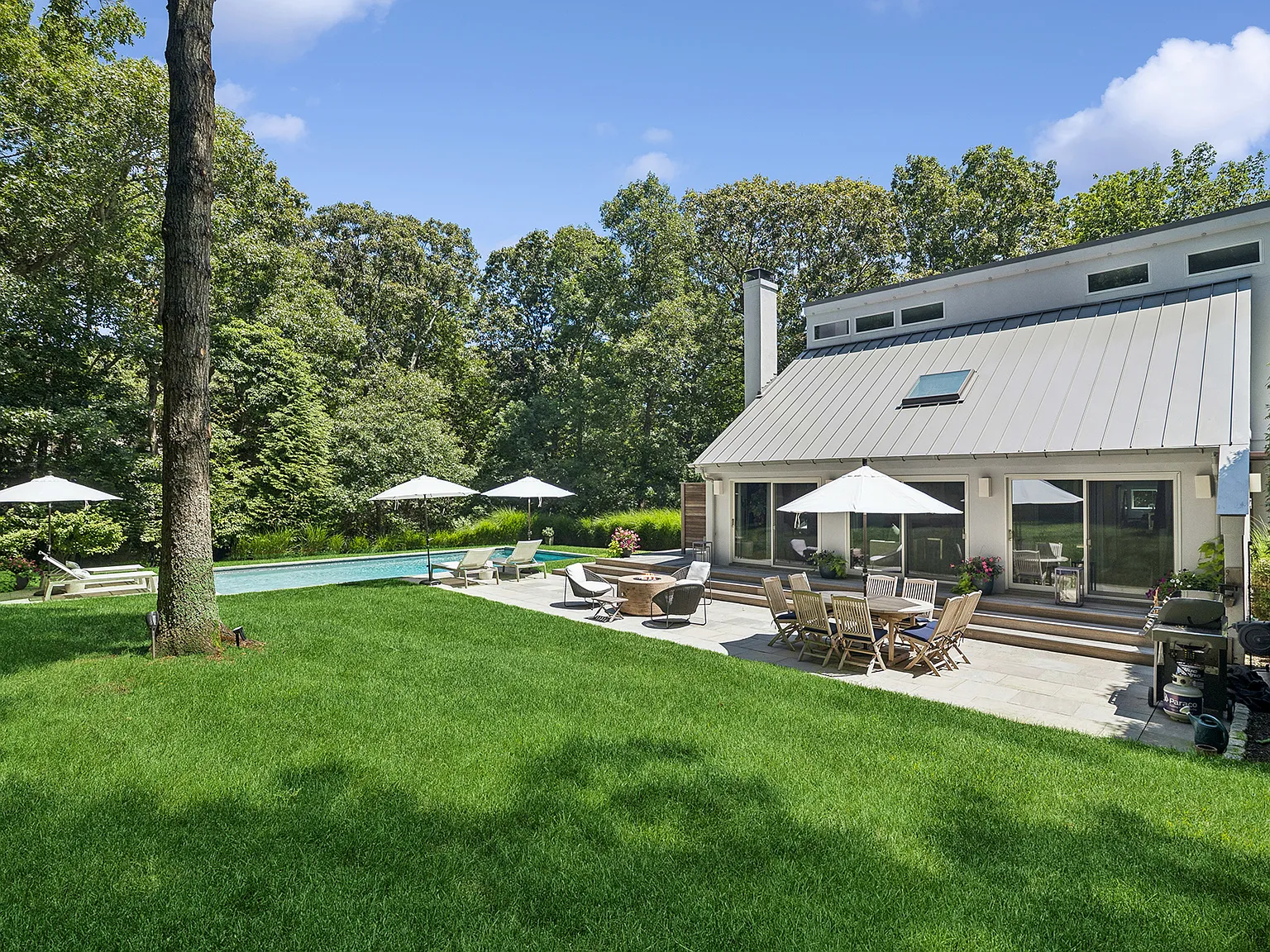 Immaculate Contemporary - Private Bay Beach Access — Photo 2