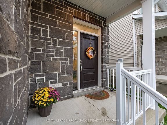 4th image of 1205 Max Cres