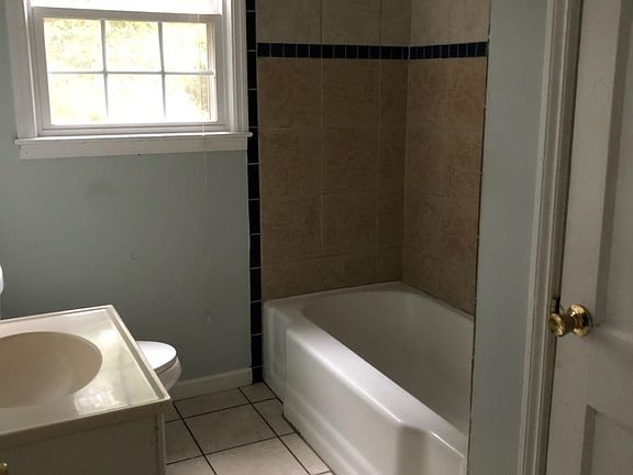 5th image of 2301 E 41st St