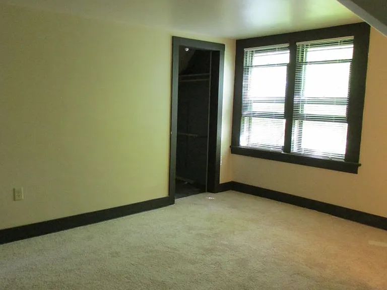 11 N Franklin St — Photo 34