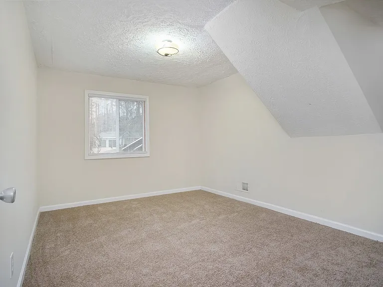 1874 Vauxhall Dr — Photo 6