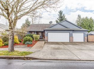 21840 NE Fairview Lake Way, Fairview, OR 97024