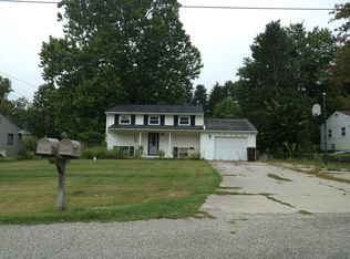 14386 White Oaks Dr, Lansing, MI 48906