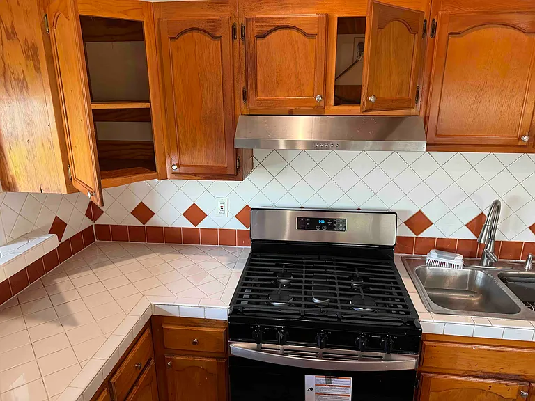 12621 Victoria Ave — Photo 13