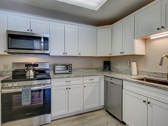 4th image of 18F Seasons At Attitash Rd Unit 18F