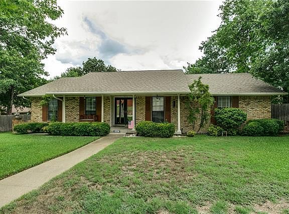 2nd image of 904 Oak Trl