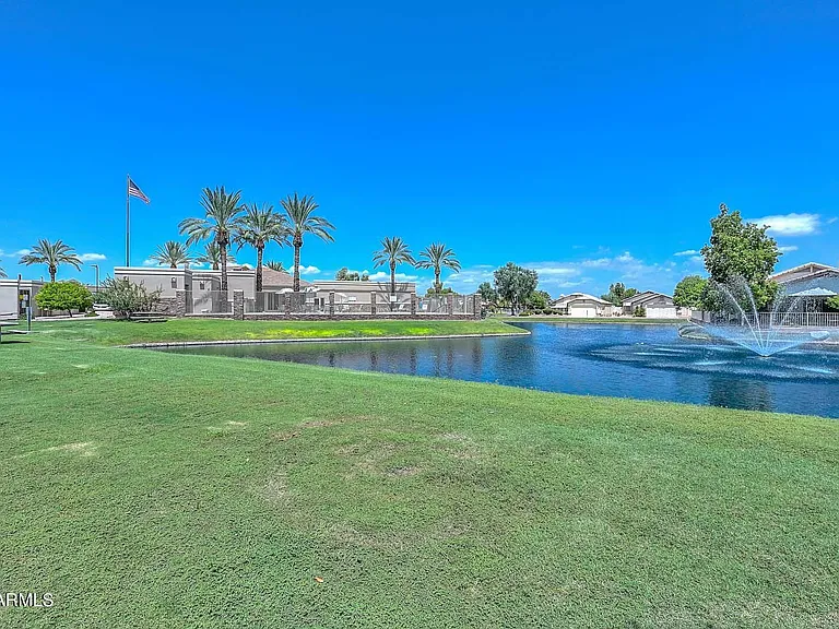 10509 W Runion Dr — Photo 42