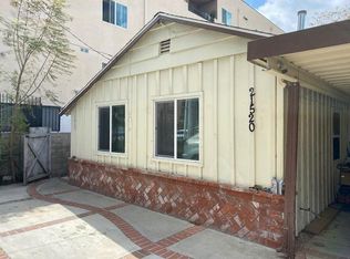 21520 Saticoy St #1/2, Canoga Park, CA 91304