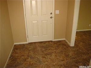 3rd image of 834 Dorchester Cir