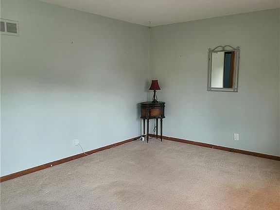 5th image of 6717 Hawthorne Ave