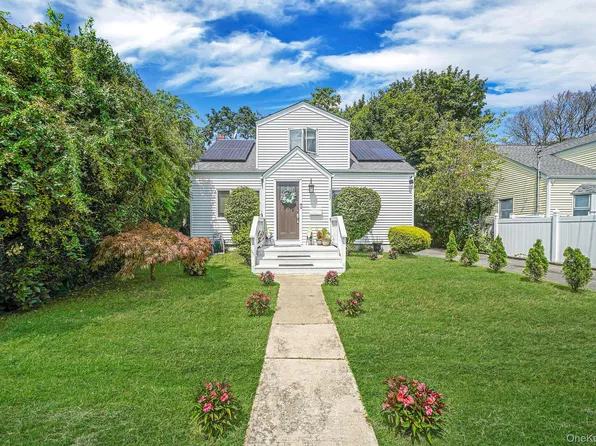 107 E 9th Street, Huntington Station, NY 11746