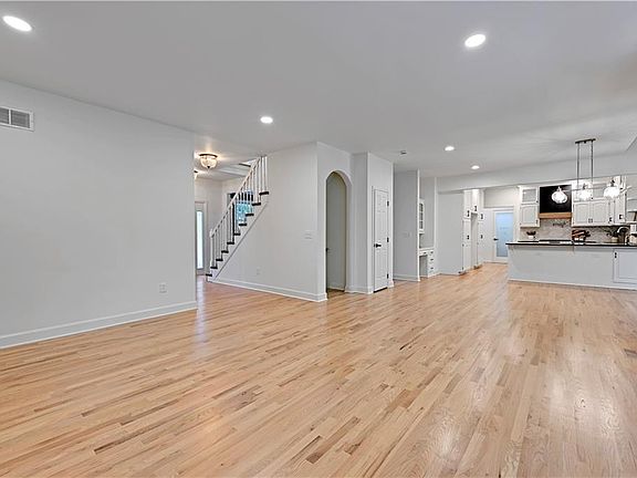 4th image of 5307 Greenwood St