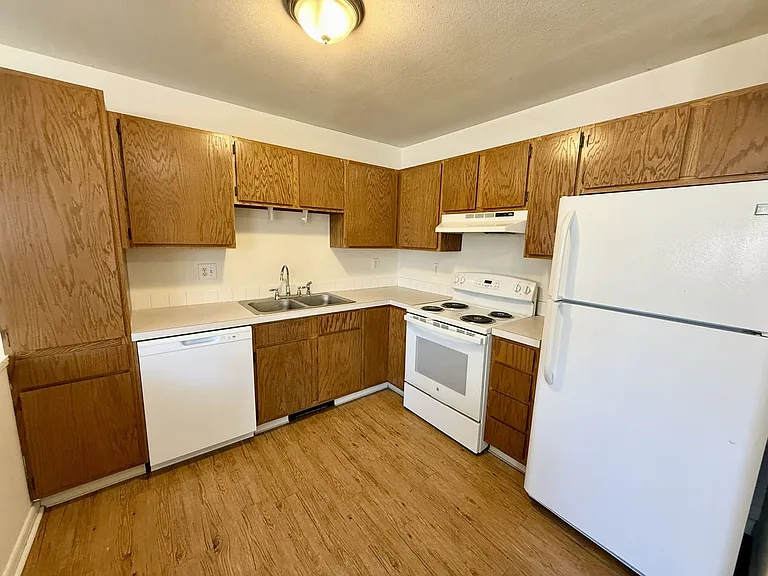 511 Peterson Dr — Photo 4