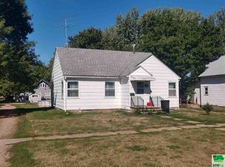 1413 Avenue I, Hawarden, IA 51023
