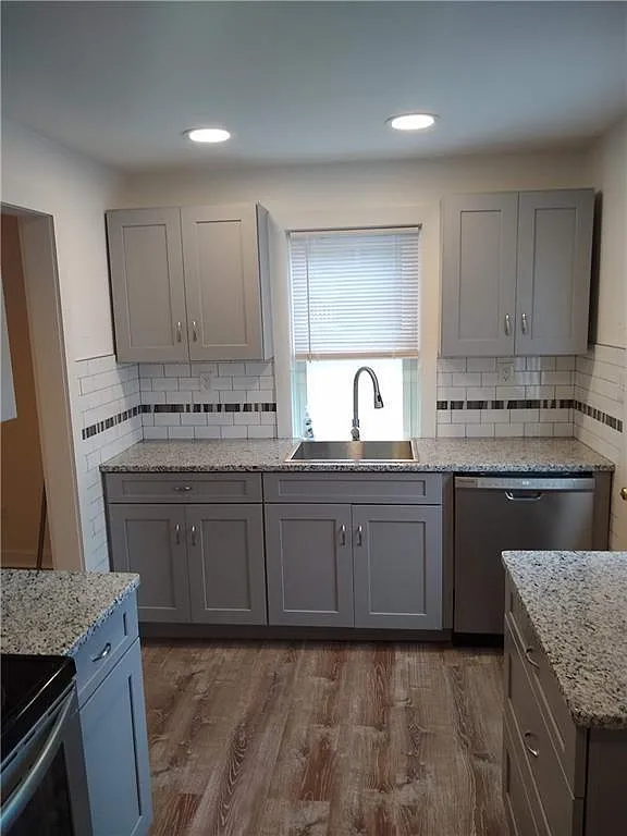4 bed, 1.5 bath, 1020 sqft, $3,800 — Photo 3